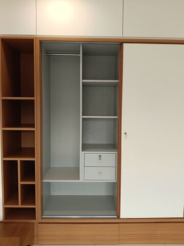 Room in 3 BHK Apartment at Vaishnodevi Circle – for Rent