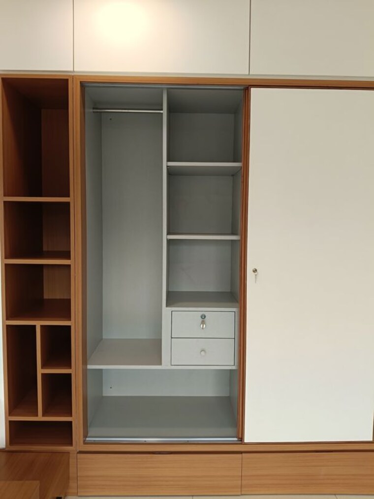 Room, vaishnodevi circle 3 Bedroom 2335 Sq.Ft. Apartment In Vaishnodevi Circle Ahmedabad 9864883