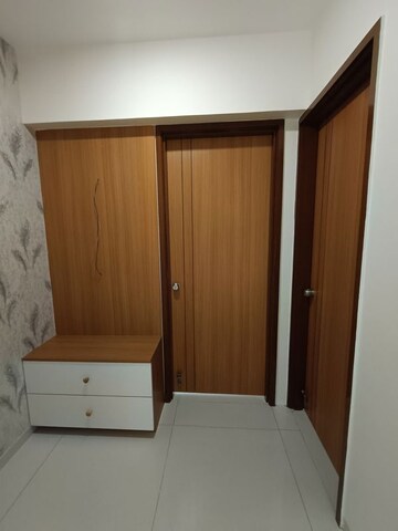 Furnished Amenities in 3 BHK Apartment at Vaishnodevi Circle – for Rent