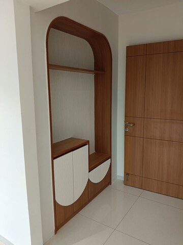 Room in 3 BHK Apartment at Vaishnodevi Circle – for Rent