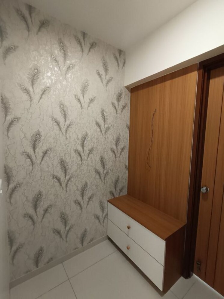 Room, vaishnodevi circle 3 Bedroom 2335 Sq.Ft. Apartment In Vaishnodevi Circle Ahmedabad 9864883