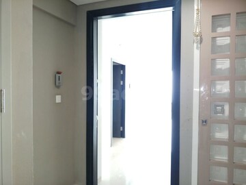 Room in 3 BHK Apartment at Oberoi Realty Esquire, Goregaon East – for Rent