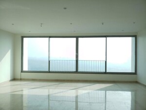 Room in 3 BHK Apartment at Oberoi Realty Esquire, Goregaon East – for Rent