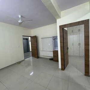 Room in 2.5 BHK Apartment at Pyramid Altia, Sector 70a – for Rent