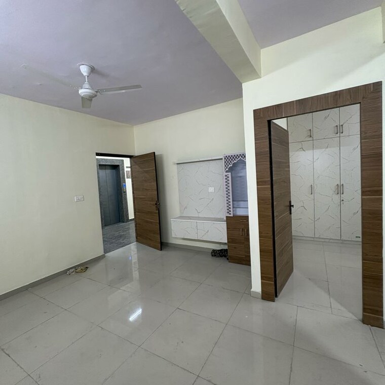 Room, pyramid-altia 2.5 Bedroom 800 Sq.Ft. Apartment In Sector 70a Gurgaon 9870323