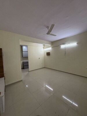 Room in 2.5 BHK Apartment at Pyramid Altia, Sector 70a – for Rent