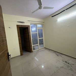 Room in 2.5 BHK Apartment at Pyramid Altia, Sector 70a – for Rent