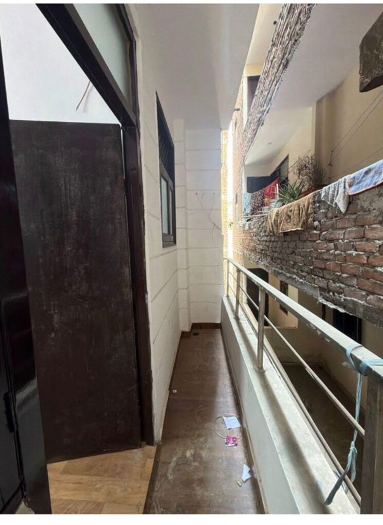 Balcony, sector 89 3 Bedroom 154 Sq.Yd. Builder Floor In Sector 89 Faridabad 9870353