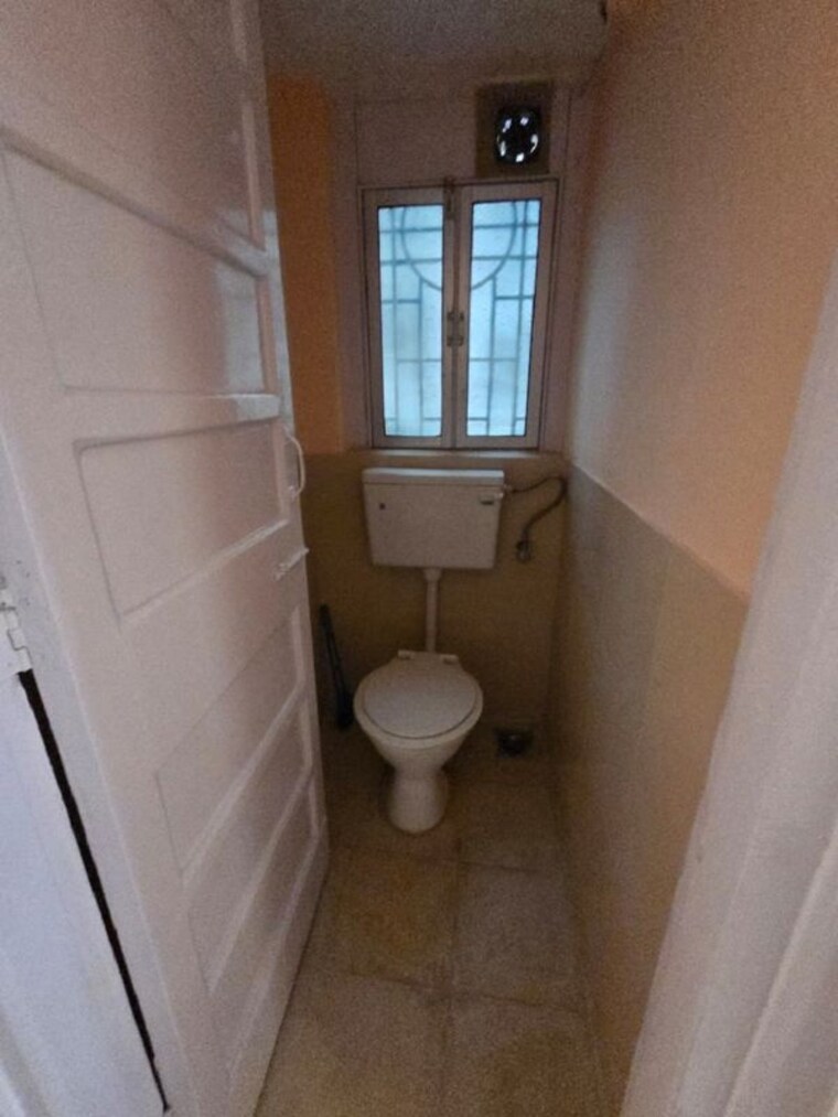 Bathroom, bandra east 2 Bedroom 700 Sq.Ft. Apartment In Bandra East Mumbai 9870376