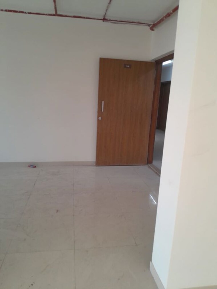 Room, borivali east Commercial Office Space 566 Sq.Ft. In Borivali East Mumbai 9870388