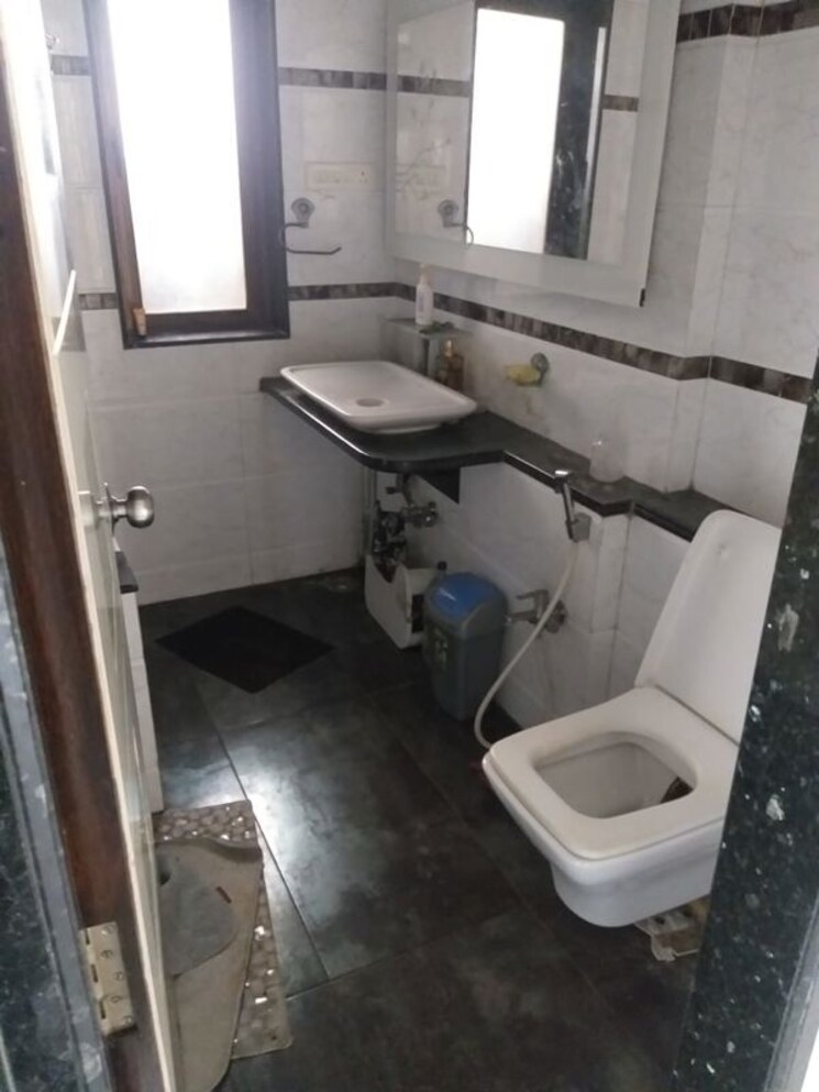 Bathroom, mahindra-eminente 3.5 Bedroom 2350 Sq.Ft. Apartment In Goregaon West Mumbai 9870396