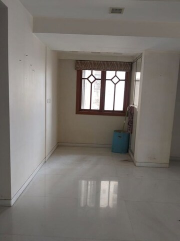 Room in 3.5 BHK Apartment at Mahindra Eminente, Goregaon West – for Sale