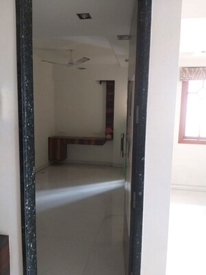 Room in 3.5 BHK Apartment at Mahindra Eminente, Goregaon West – for Sale