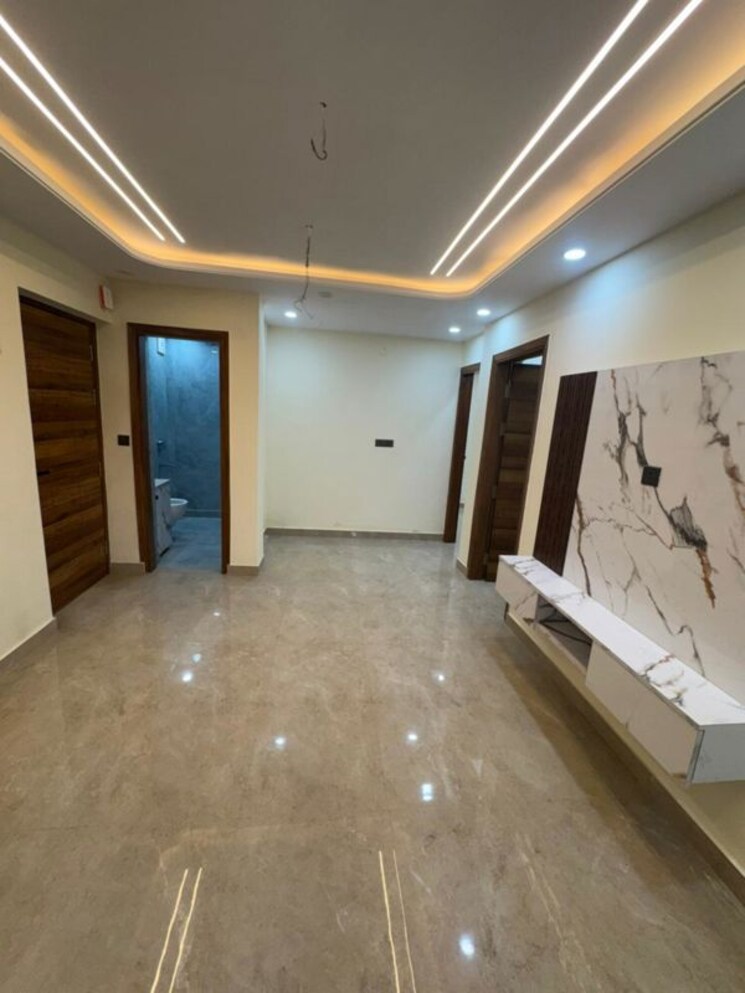 Room, paschim vihar 2.5 Bedroom 1000 Sq.Ft. Apartment In Paschim Vihar Delhi 9870400