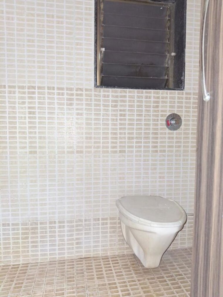Bathroom, neelkanth-palms 2.5 Bedroom 900 Sq.Ft. Apartment In Kapur Bawdi Thane 9870417