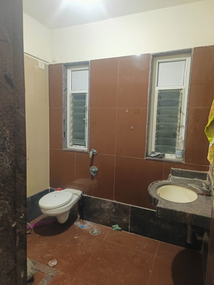 Bathroom, shivam-chs-pimple-saudagar 2 Bedroom 900 Sq.Ft. Apartment In Pimple Saudagar Pune 9870429