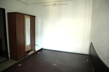 Room in 2 BHK Apartment at Chanakyapuri – for Rent