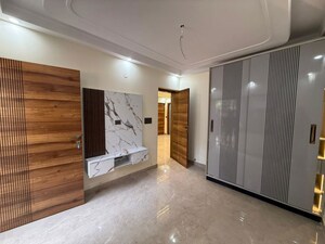 Room in 3 BHK Apartment at Paschim Vihar – for Rent