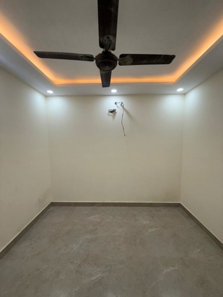 Room, paschim vihar 3 Bedroom 1200 Sq.Ft. Apartment In Paschim Vihar Delhi 9870431