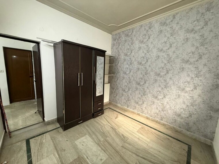 Room, paschim vihar 2 Bedroom 900 Sq.Ft. Apartment In Paschim Vihar Delhi 9870434