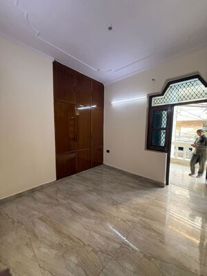 Room in 2 BHK Builder Floor at Paschim Vihar – for Rent