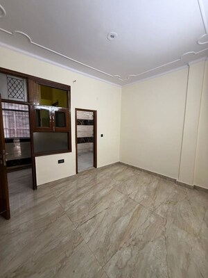 Room in 2 BHK Builder Floor at Paschim Vihar – for Rent
