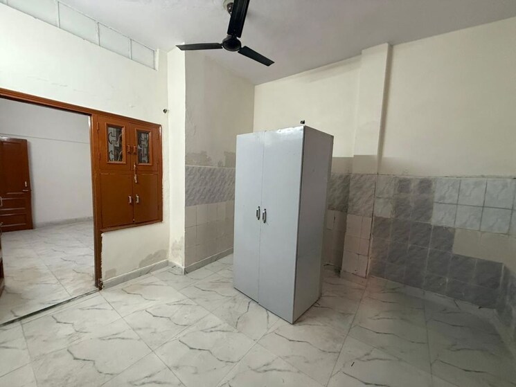 Room, paschim vihar 2 Bedroom 1500 Sq.Ft. Builder Floor In Paschim Vihar Delhi 9870442