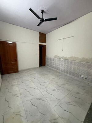 Room in 2 BHK Builder Floor at Paschim Vihar – for Rent
