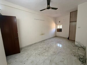 Room in 2 BHK Apartment at Paschim Vihar – for Rent