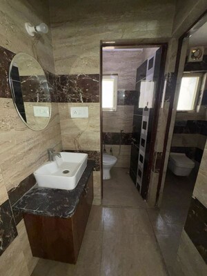Team Area in 2 BHK Apartment at Paschim Vihar – for Rent