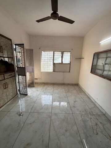 2 BHK Apartment For Rent in Paschim Vihar