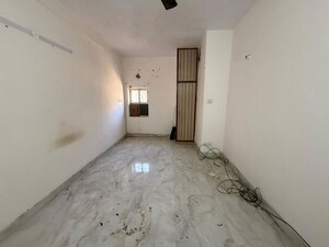Room in 2 BHK Apartment at Paschim Vihar – for Rent