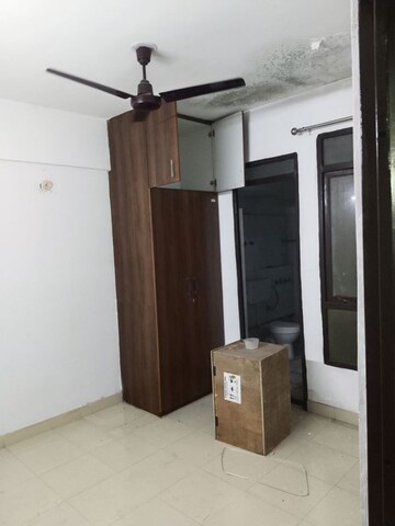 Room in 2 BHK Apartment at OP Floridaa, Sector 82 – for Rent