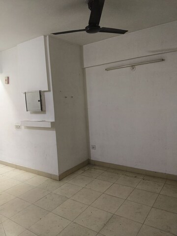 2 BHK Apartment For Rent in OP Floridaa, Sector 82