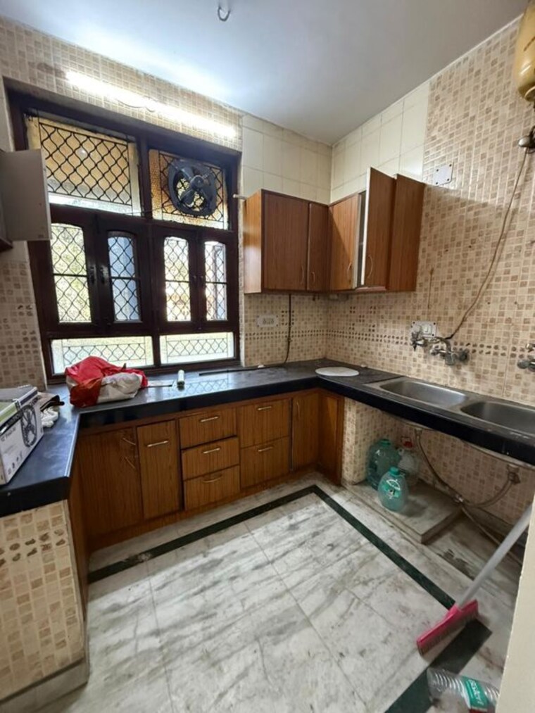 Kitchen, paschim vihar 2.5 Bedroom 1150 Sq.Ft. Builder Floor In Paschim Vihar Delhi 9870460