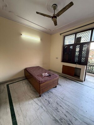Living Room in 2.5 BHK Builder Floor at Paschim Vihar – for Rent