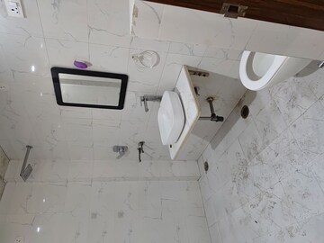 Bathroom in 3 BHK Builder Floor at Tulip Mall, Sector 46 – for Rent