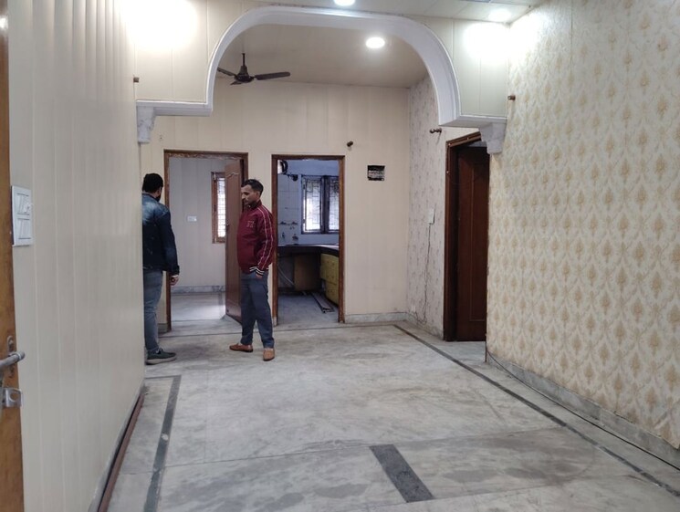 undefined, paschim vihar 3 Bedroom 1500 Sq.Ft. Apartment In Paschim Vihar Delhi 9870479