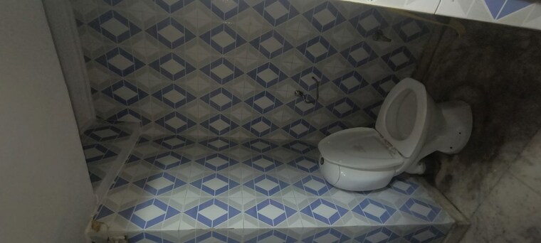 Bathroom, khirki extension 1 Bedroom 360 Sq.Ft. Builder Floor In Khirki Extension Delhi 9870486