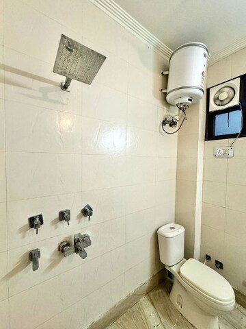 Bathroom in 1 RK Apartment at Paschim Vihar – for Rent