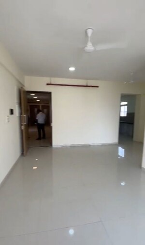 Room in 1 RK Apartment at Gundecha Greens, Kandivali East – for Rent