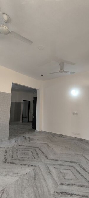 Room in 2.5 BHK Builder Floor at Huda CGHS, Sector 56 – for Rent