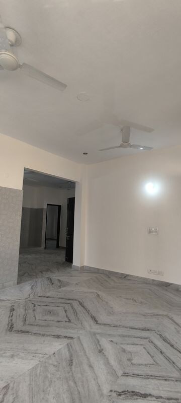 Room in 2.5 BHK Builder Floor at Huda CGHS, Sector 56 – for Rent