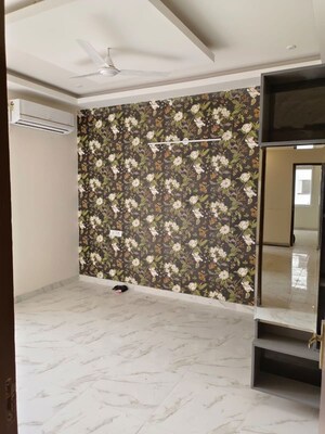 Living Room in 3.5 BHK Builder Floor at Aravali Hills, Sector 56 – for Rent