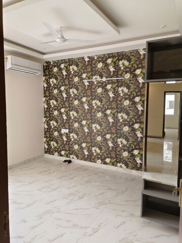 Living Room in 3.5 BHK Builder Floor at Aravali Hills, Sector 56 – for Rent