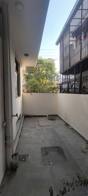 Balcony in 2.5 BHK Builder Floor at Ansal Royale Casa, Sector 55 – for Rent