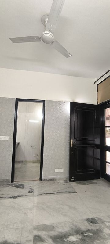 Kitchen in 2.5 BHK Builder Floor at Ansal Royale Casa, Sector 55 – for Rent