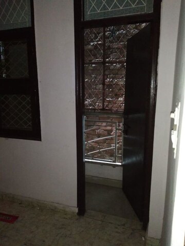 Bathroom in 2.5 BHK Builder Floor at Mayur Vihar – for Rent