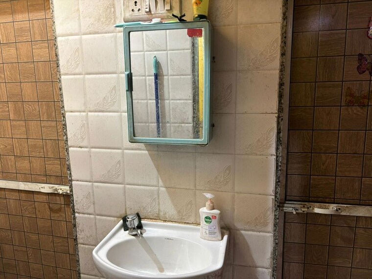 Bathroom, prabhadevi Pg For Boys In Prabhadevi 9870535