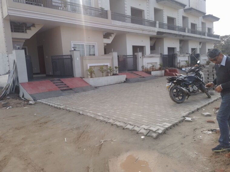  Parking, kharar 5 Bedroom 115 Sq.Yd. Independent House In Kharar Mohali 9870546
